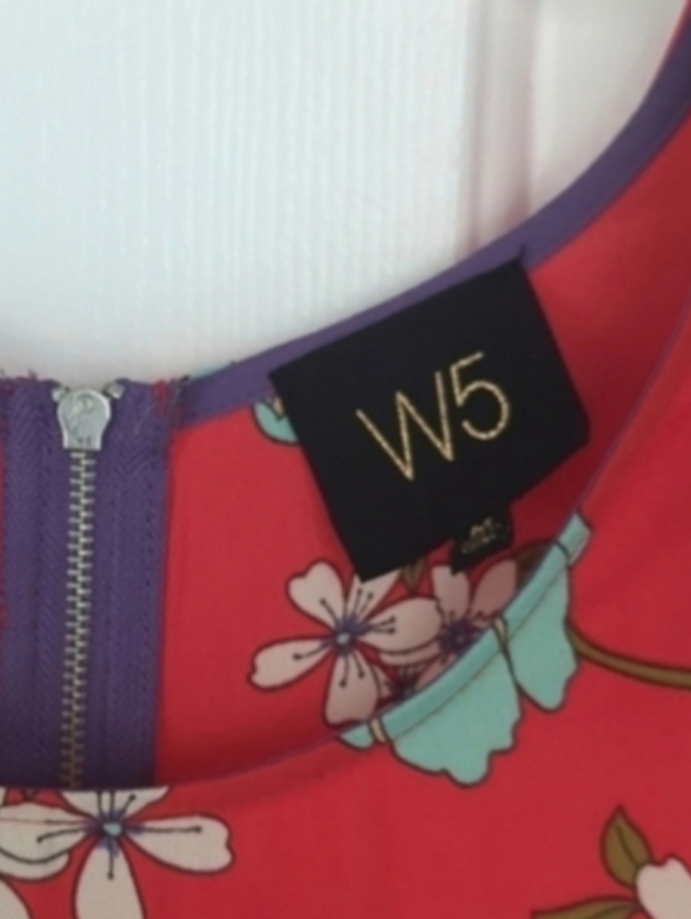 W5 Coral-Red Floral Sleeveless Cami Top Flowers Medium A-line Silhouette - Picture 6 of 10